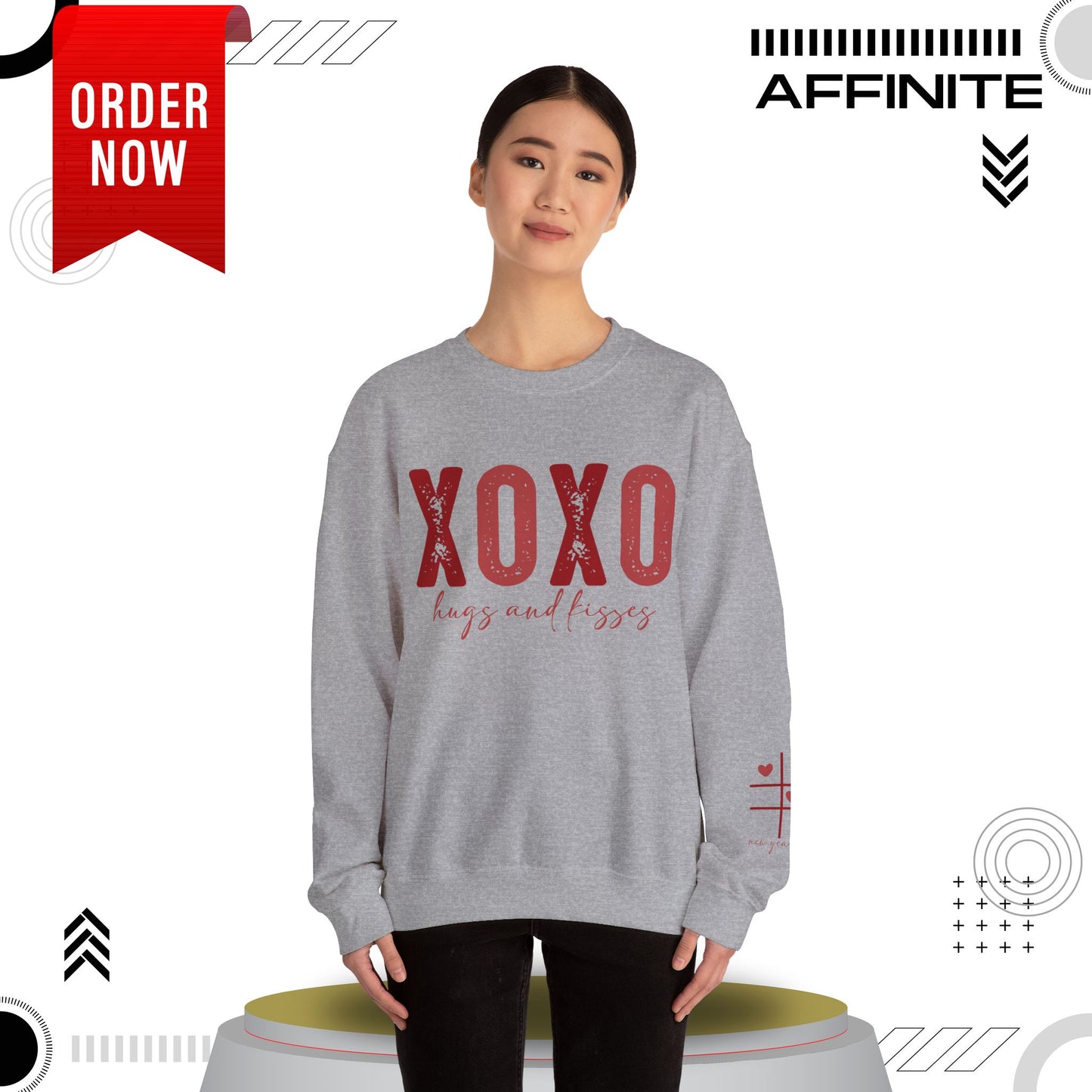 Sweatshirt XOXO Hugs and Kisses Crewneck Sweatshirt - Cozy Valentine's Day Gift