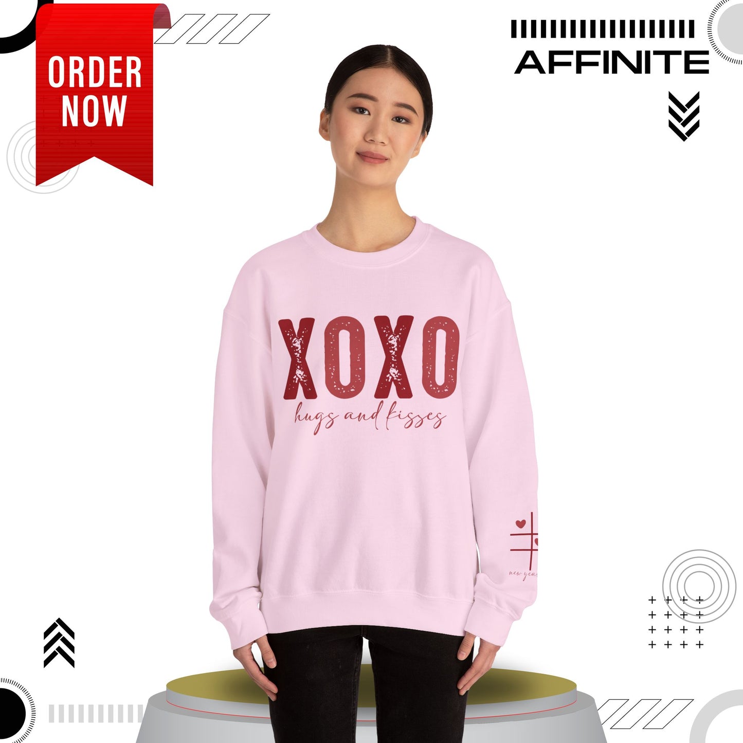 Sweatshirt XOXO Hugs and Kisses Crewneck Sweatshirt - Cozy Valentine's Day Gift