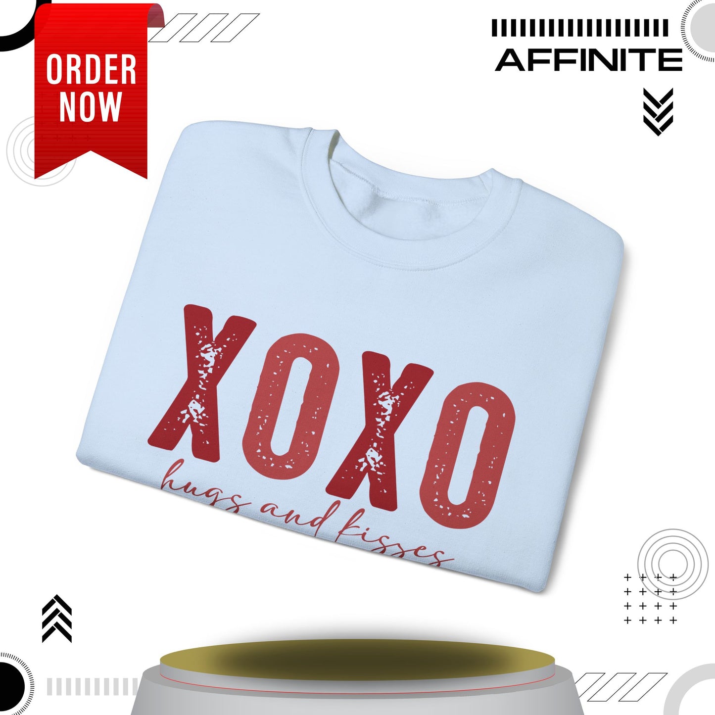 Sweatshirt XOXO Hugs and Kisses Crewneck Sweatshirt - Cozy Valentine's Day Gift