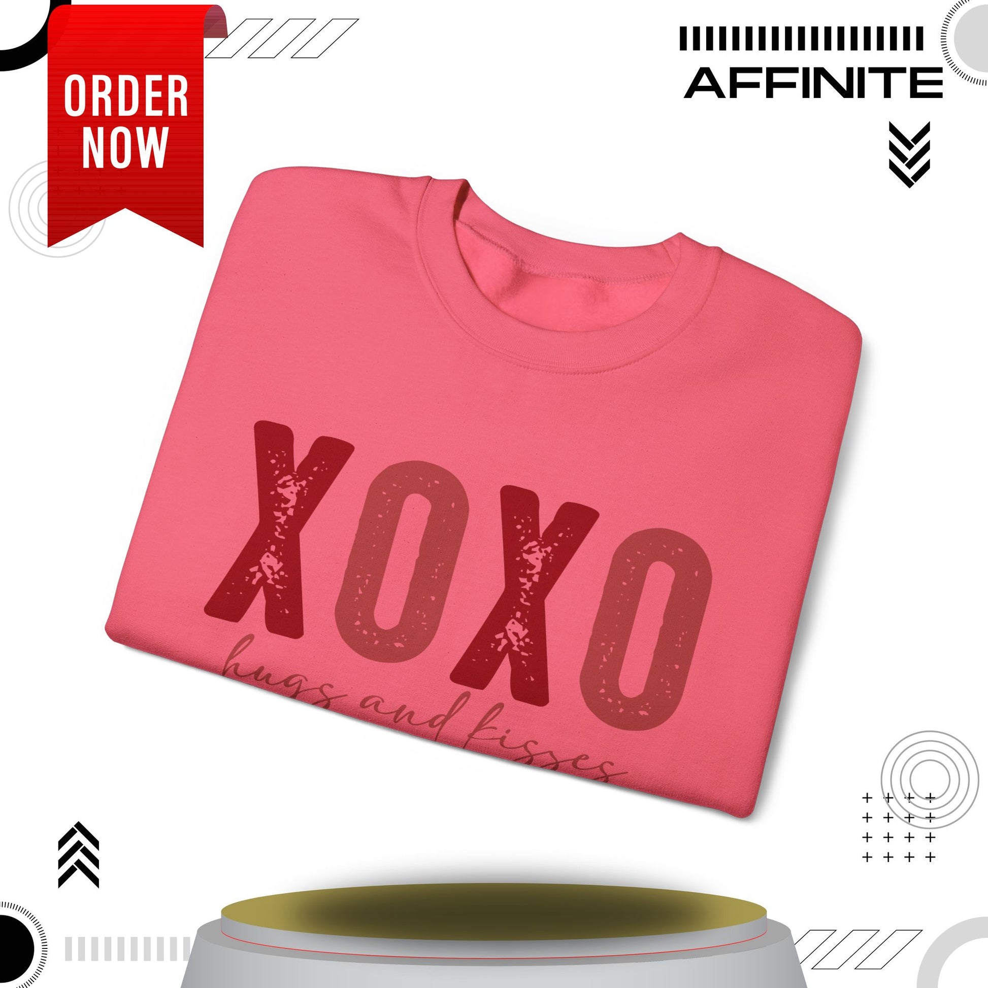 Sweatshirt XOXO Hugs and Kisses Crewneck Sweatshirt - Cozy Valentine's Day Gift