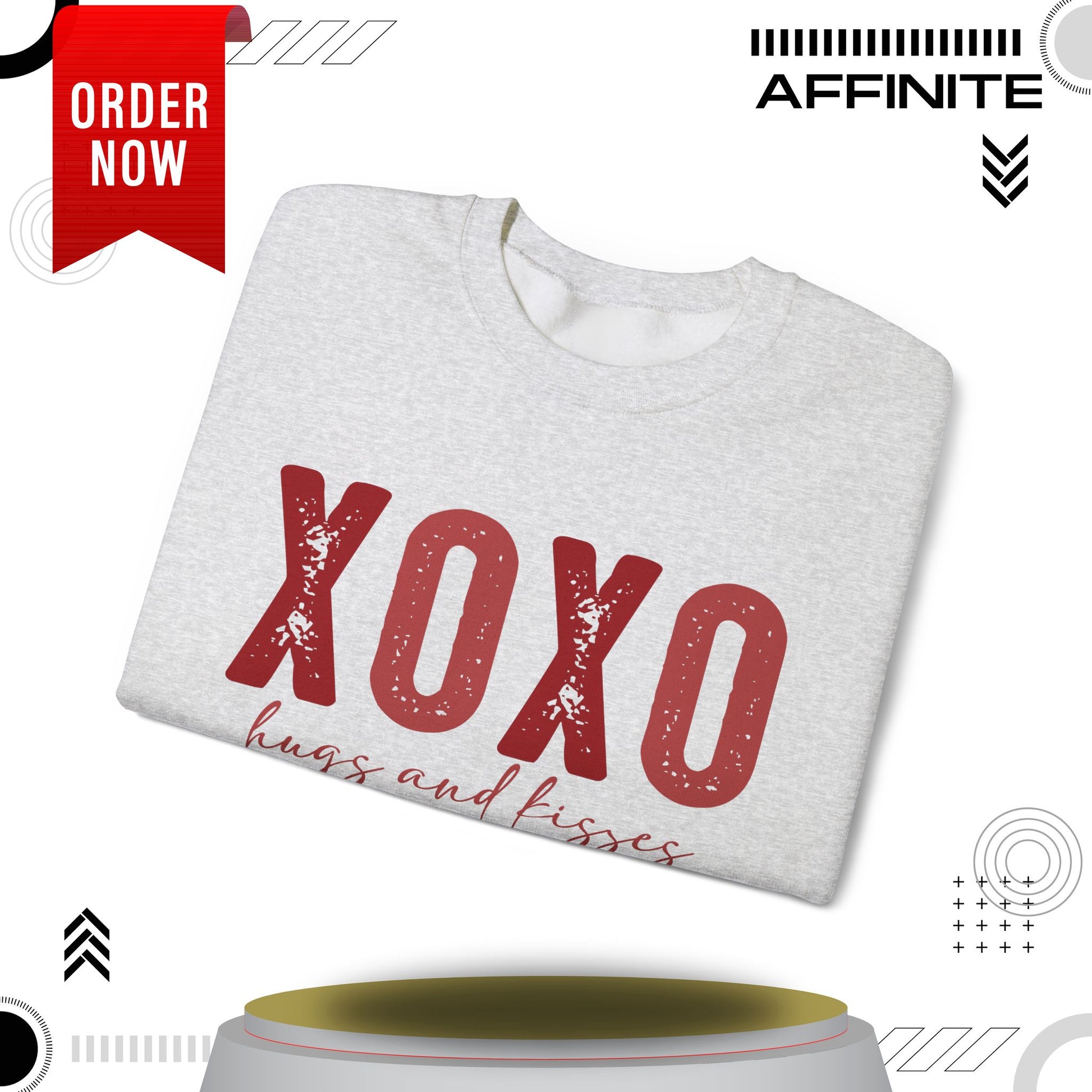 Sweatshirt XOXO Hugs and Kisses Crewneck Sweatshirt - Cozy Valentine's Day Gift