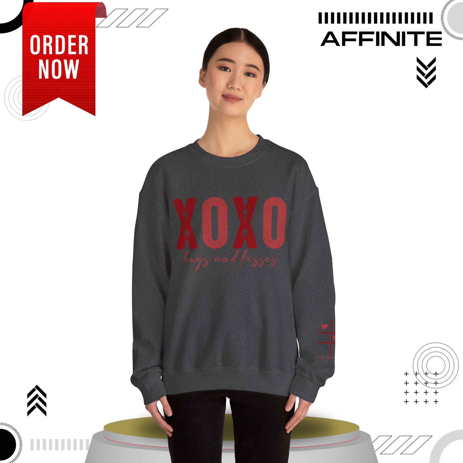 Sweatshirt XOXO Hugs and Kisses Crewneck Sweatshirt - Cozy Valentine's Day Gift