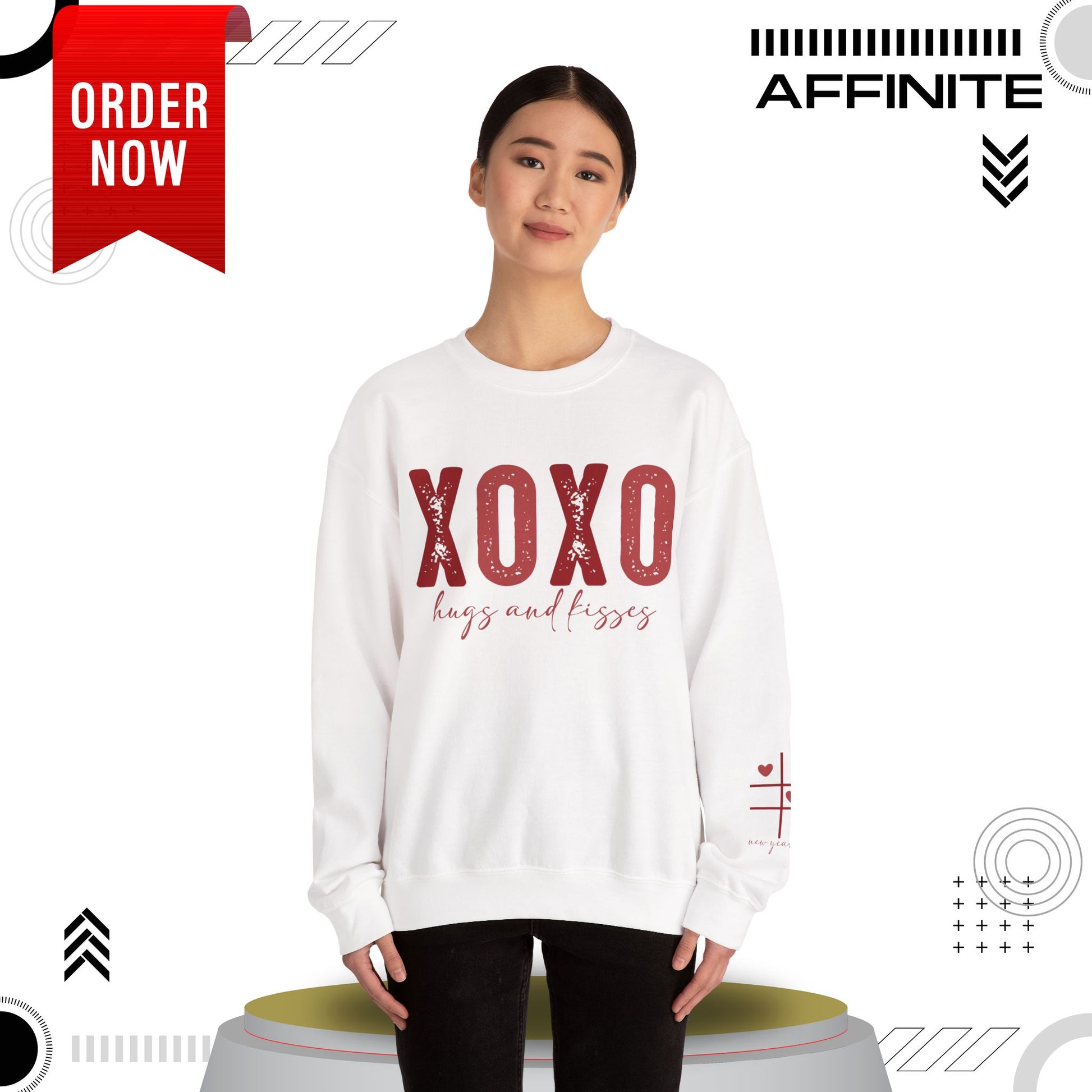Sweatshirt XOXO Hugs and Kisses Crewneck Sweatshirt - Cozy Valentine's Day Gift