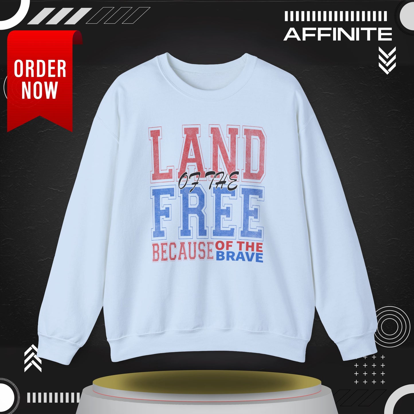 Sweatshirt Land of the Free Sweatshirt – Patriotic USA Crewneck by Gildan Light Blue