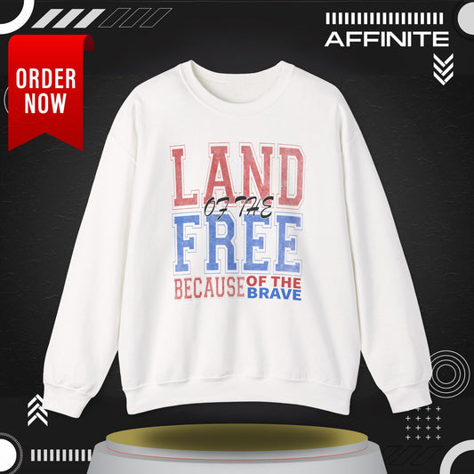 Sweatshirt Land of the Free Sweatshirt – Patriotic USA Crewneck by Gildan White
